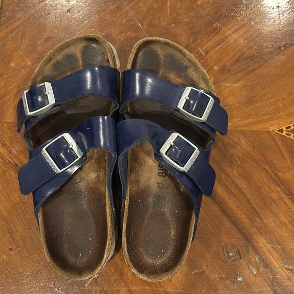 Bright blue leather and pleather Birkenstocks - Picture 2 of 4